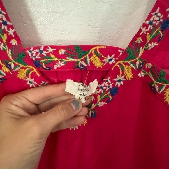 Women’s embroidered top size medium by entro - Picture 2 of 2